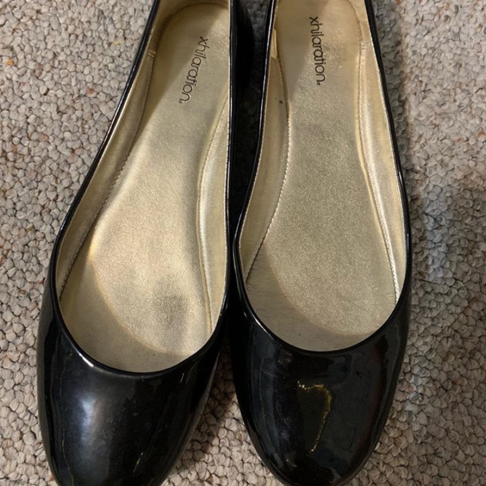 Black shinny flats